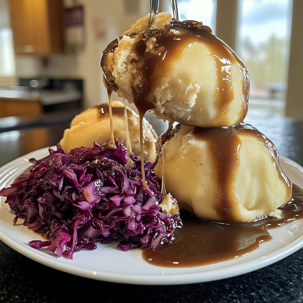 Brezenknödel mit Rotkohl